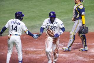 4-3. Los Rays de Tampa Bay alargan la batalla ante los Cerveceros