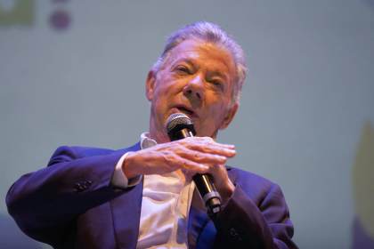 El expresidente Juan Manuel Santos dice querer seguir luchando para que Colombia tenga paz