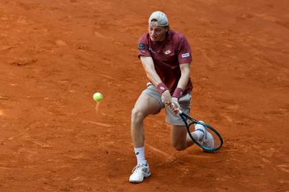 El peruano Ignacio Buse gana en Hamburgo su primer título ATP contra Tommy Paul