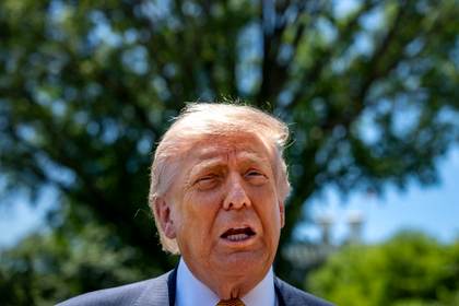 Trump asegura que China se compromete a comprar petróleo, aviones y soja estadounidense