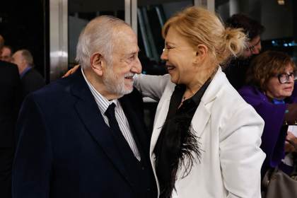 Cecilia Roth y Fito Páez participan del velatorio del cineasta argentino Adolfo Aristarain
