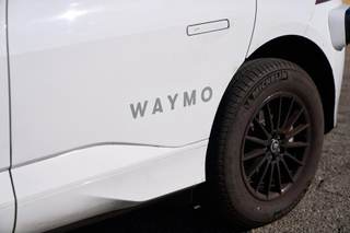 Waymo empieza las pruebas del robotaxi Ojai, que utiliza una plataforma de la china Geely