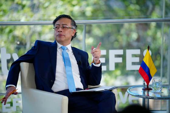 Petro acusa al Gobierno de Ecuador de estar "dejando morir de hambre" a Jorge Glas