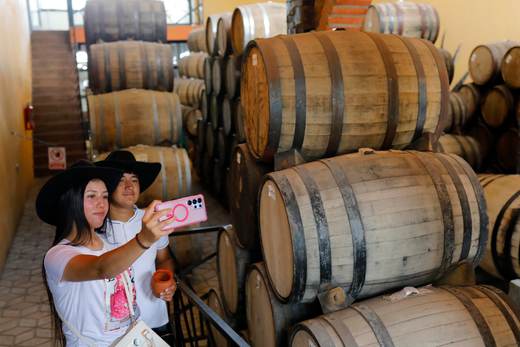 Pueblo mexicano de Tequila espera su recuperación económica con el turismo mundialista