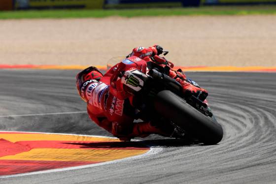 Marc Márquez hace pleno, suma su cuarta victoria de la temporada y recorta distancias