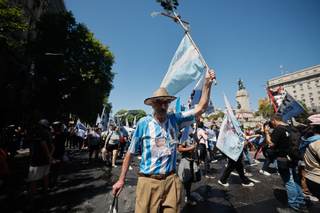 Manifestantes abandonan protesta contra reforma laboral argentina por temor a represalias
