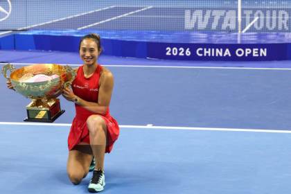 Zheng Qinwen vuelve al triunfo con las marcas a su lado