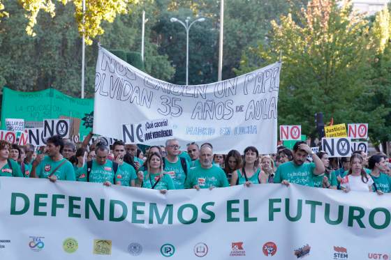 El tercer día de huelga educativa en Madrid acaba con una manifestación multitudinaria