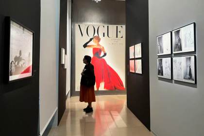 Irving Penn, Vogue, Perú y la revolución de la fotografía de moda, en el foco en París