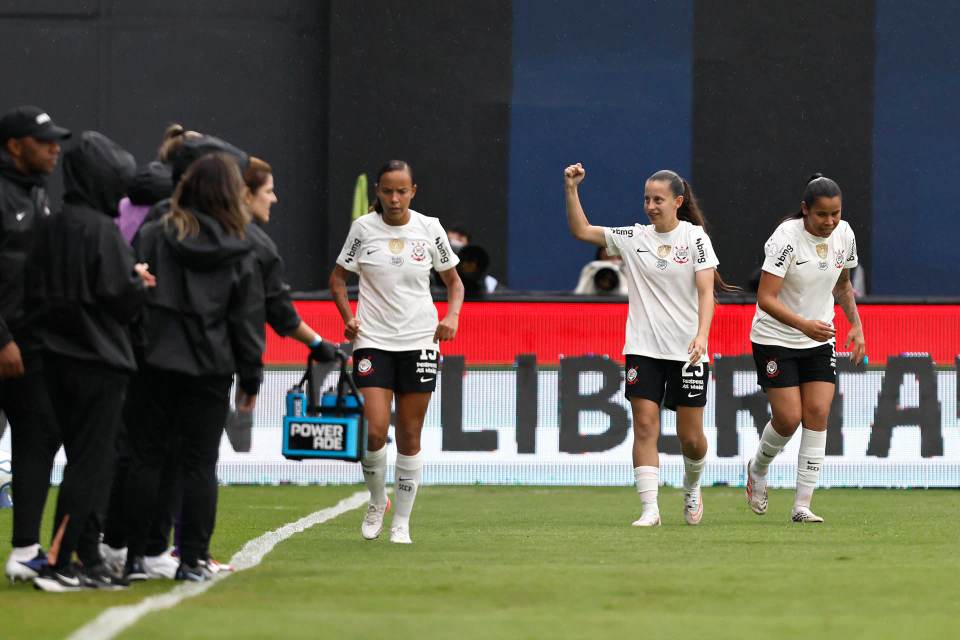 1-5. Corinthians remonta y golea a Santa Fe pero ambos avanzan a cuartos de final