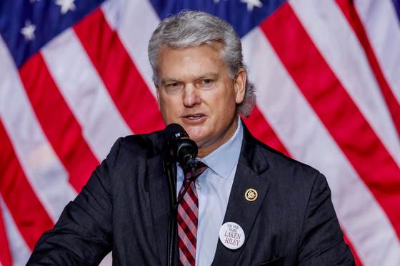Trump respalda al congresista Mike Collins en las primarias para el Senado en Georgia