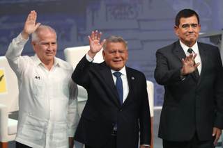 El candidato presidencial peruano César Acuña promete duplicar a 6 % el crecimiento de PIB