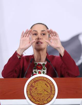 Sheinbaum dice que el incendio reportado por Pemex en la refinería Olmeca está controlado