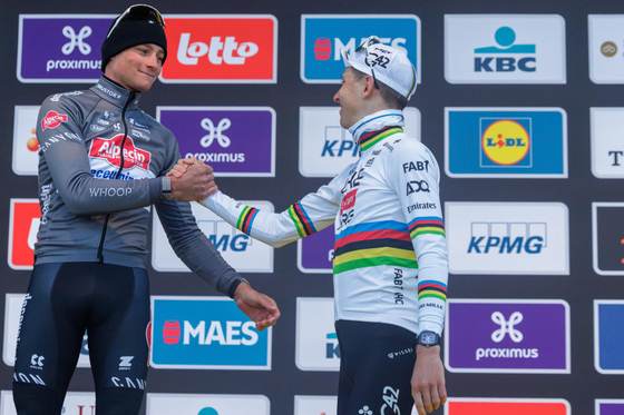La historia cita a Van der Poel y Pogacar en el Tour de Flandes