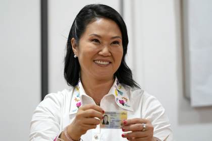 Fujimori recibe triunfo con gran responsabilidad en un Perú "prácticamente dividido"
