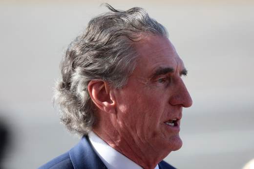 Venezuela firma acuerdo con la petrolera Shell durante visita de secretario de EE.UU.