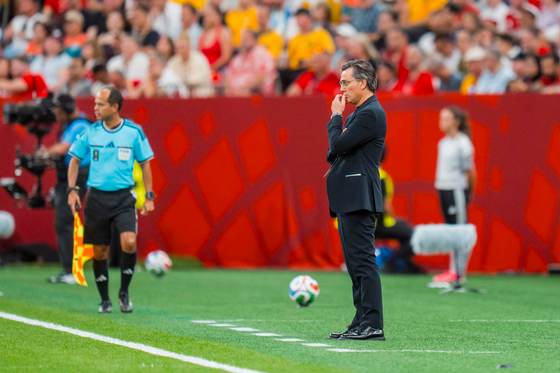 Montella: "Tuvimos la posesión un 78 % y 30 disparos, pero no pudimos concretar"