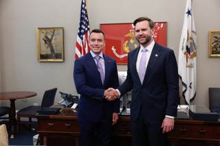 Noboa defiende con JD Vance la alianza de Ecuador y Estados Unidos contra el narcotráfico