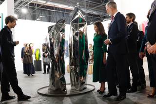 Los reyes abren ARCO con un recorrido con parada en el arte argentino