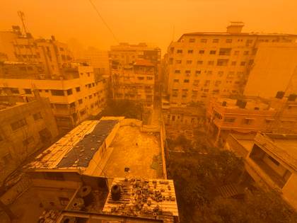Una fuerte tormenta de arena azota Gaza agravando la situación de los desplazados por el conflicto