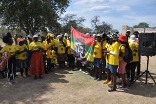Miles de mujeres de Zimbabue exigen justicia e indemnizaciones por graves matanzas étnicas
