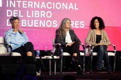 Selva Almada, Leila Guerriero y Gabriela Cabezón rechazan etiqueta de mujeres escritoras