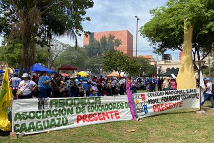 Docentes protagonizan segundo día de protestas en Paraguay contra reforma a jubilaciones