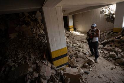 Venezuela se centra en el desescombro y en recuperar cuerpos tras partida de rescatistas