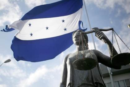 Trabajar para construir patria, dice presidente de Honduras al celebrar la independencia
