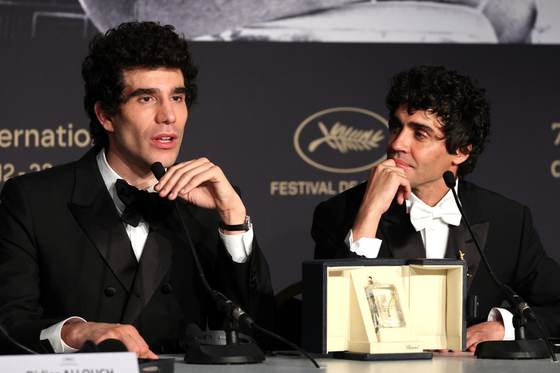 Los Javis tras ganar el Premio de Dirección en Cannes se preparan para rodar en inglés