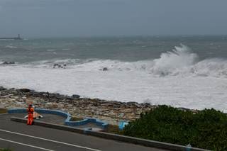 Taiwán cancela más de 900 vuelos y 114 trayectos de ferry ante la llegada del tifón Bavi