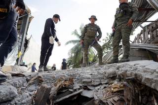 ONG dice que la ciudad filipina más impactada por sismo está en "estado de calamidad"