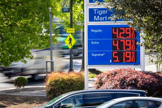 El petróleo de Texas sube un 4,19 %, hasta 102 dólares, ante falta de acuerdo EEUU e Irán