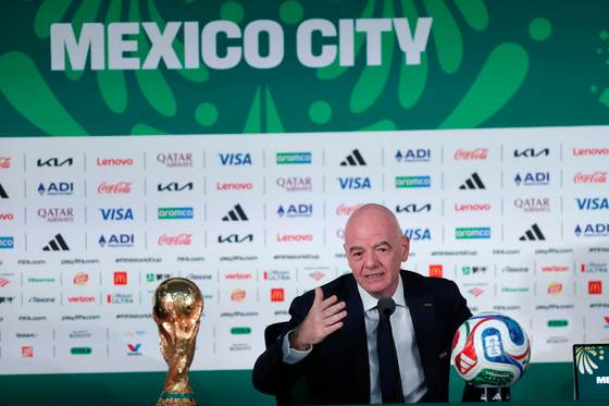 Infantino asegura estar "feliz de ver a Irán" en el Mundial pese a las tensiones