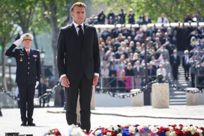 Macron honra fin de la II Guerra Mundial en ceremonia con tono de despedida presidencial
