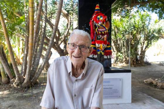 Almuñécar rinde homenaje a un vecino que mantiene vivo el oficio de la talabartería