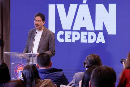 Cepeda denunciará penalmente a De la Espriella por supuestos vínculos con paramilitares