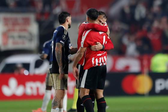 Estudiantes sufre hasta los 92 minutos para acompañar a Flamengo en octavos