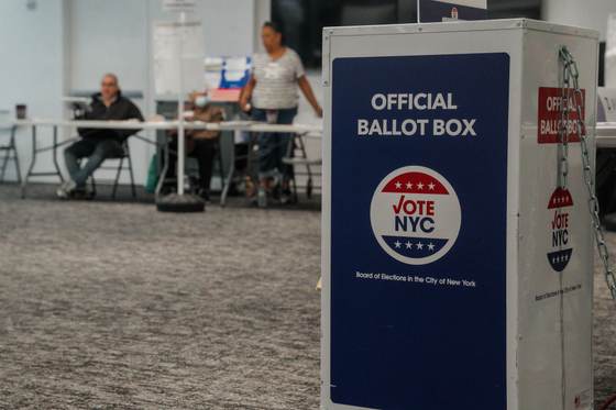 Nueva York vota en unas primarias clave para medir la fuerza del ala socialista de Mamdani