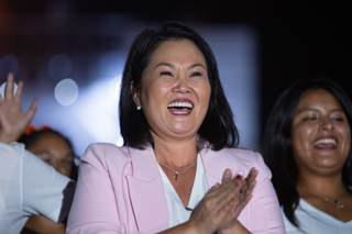 Keiko Fujimori reivindica el gobierno de su padre Alberto para "devolver el orden" a Perú