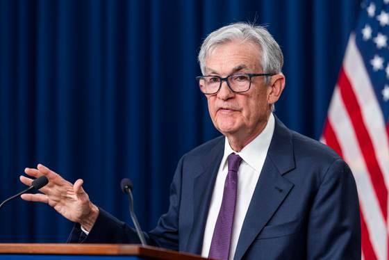 Powell deja presidencia de la Fed tras ocho años marcados por la covid y el acoso de Trump