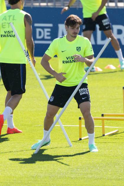 Julián Alvarez se acerca al derbi; Pablo Barrios y Sorloth siguen de baja