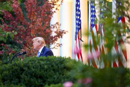 Trump veta de la Casa Blanca a CNN, MSNOW y Politico, a los que acusa de "noticias falsas"