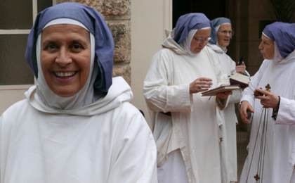 Entre sirenas y rezos: la Semana Santa en un monasterio de Israel bajo las bombas