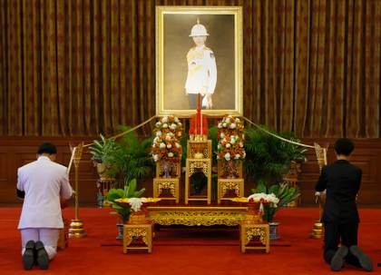 Tailandeses de luto despiden a la princesa "Bha" en Bangkok tras su muerte a los 47 años