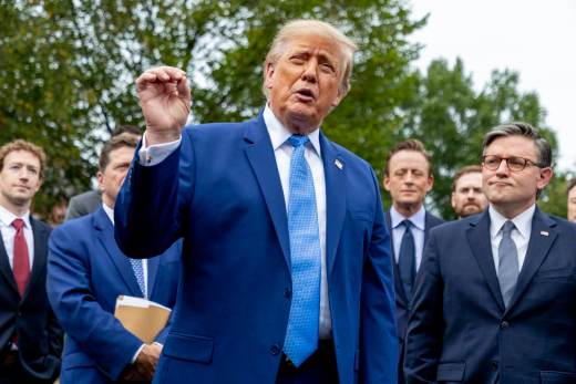 Trump ordena que su Gobierno use el término "superinteligencia" para referirse a la IA