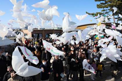Japón recuerda el terremoto y crisis nuclear 15 años después centrado en la rehabilitación