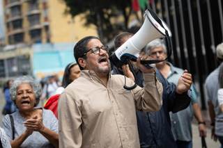 Trabajadores exigen a la Justicia responder a demanda por aumento salarial en Venezuela