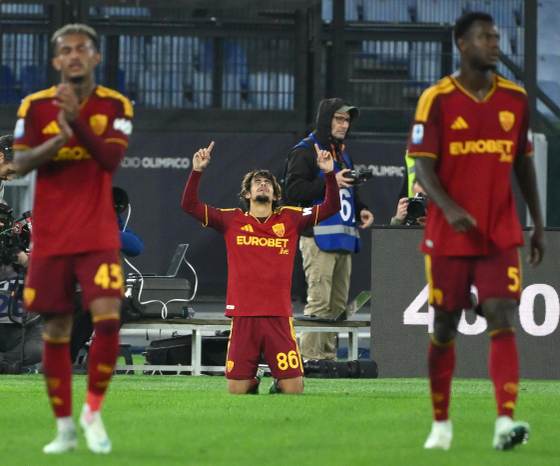4-2. El Roma evita el tropiezo ante el Cagliari con dos goles al final