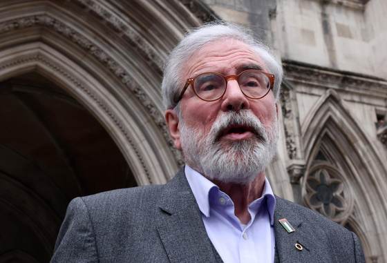 Gerry Adams niega ante un tribunal inglés haber sido alguna vez miembro del IRA